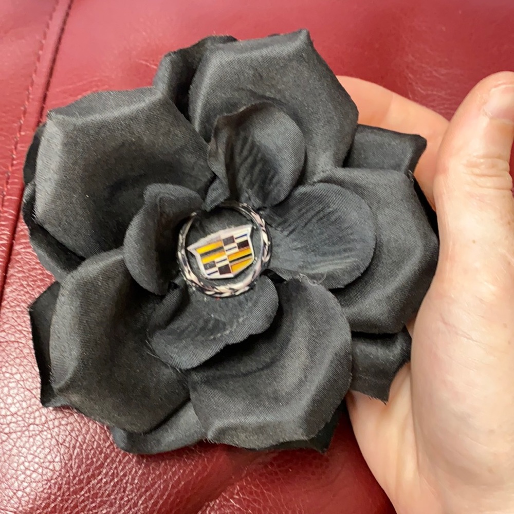 Cadillac black flower hair clip
